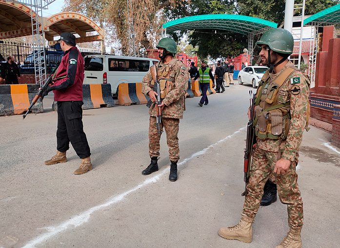 21 people injured as a result of a terrorist attack in Pakistan