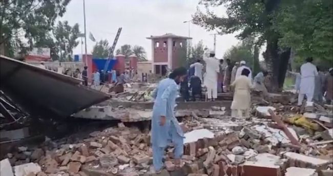5 человек погибли, 10 пострадали при взрыве в мечети на северо-западе Пакистана 