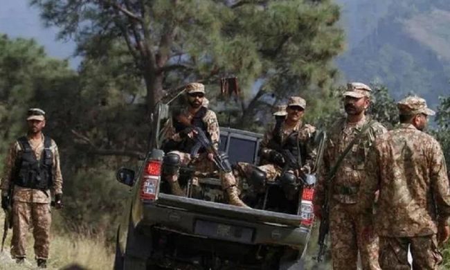 Six Pakistani soldiers killed in shootout on Afghan border