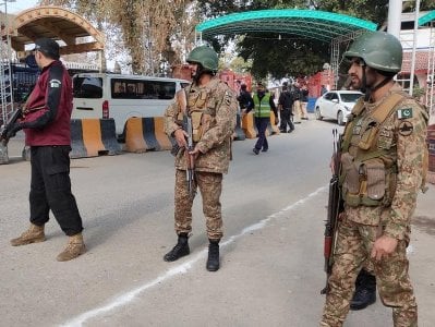 Suicide bomber kills 12 security personnel in Pakistan