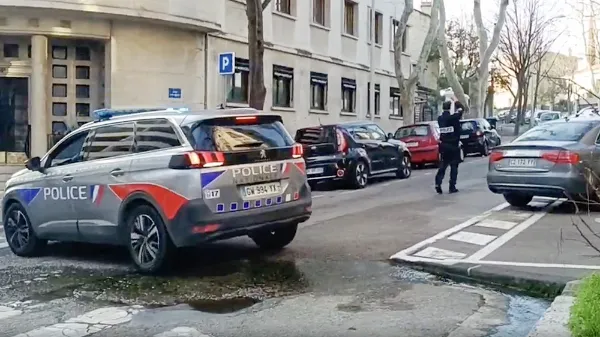 Three explosive devices thrown at the Russian consulate in Marseille