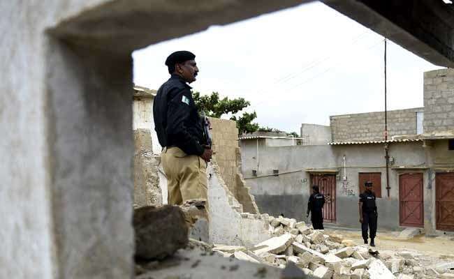 Боевики убили трех сотрудников службы безопасности при нападении на полицейский участок на северо-западе Пакистана