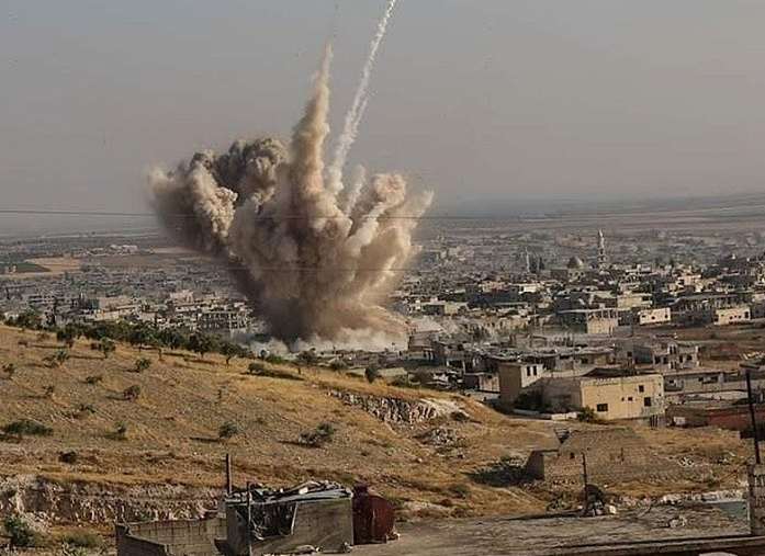 Сирийская артиллерия поразила базы боевиков, атаковавших училище в Хомсе