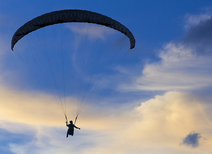 Turkey eliminates "vagrant" terrorist paragliders