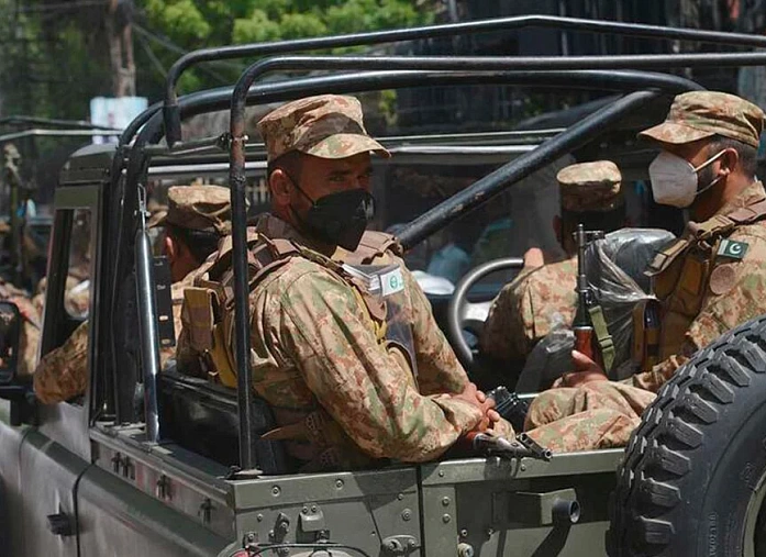 Nine servicemen killed in a suicide attack in Pakistan 