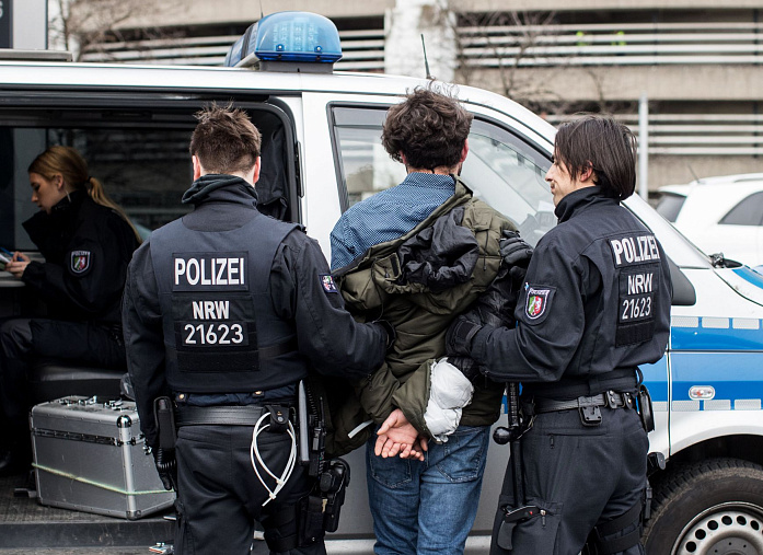 В Германии подростка задержали за подготовку теракта в Кёльне