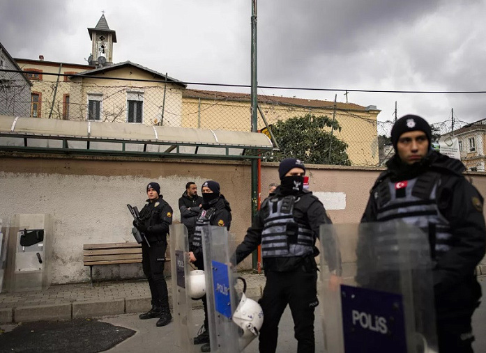 «Это сигнал»: что стоит за террористической атакой на католический храм в Стамбуле