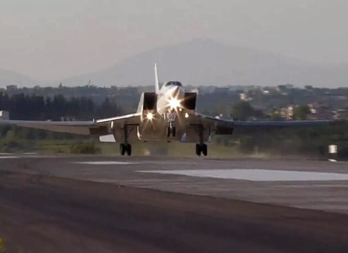 Russian Aerospace Forces destroy a militant base in Homs