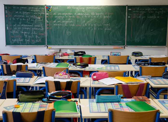 Во Франции 183 школьника отстранили от занятий за экстремизм