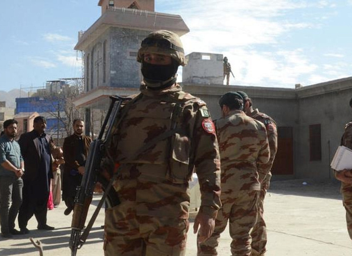 巴基斯坦武装分子袭击该国武装部队检查站