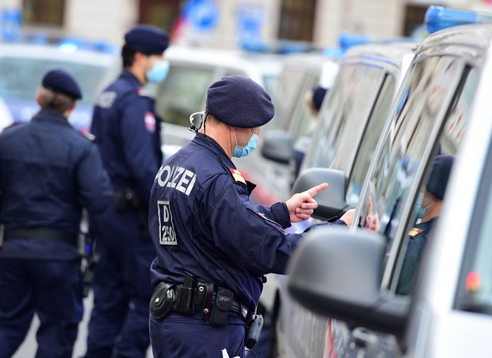 Islamists suspected of plotting an attack on a church detained in Vienna