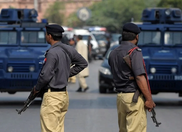 Четверо полицейских погибли при нападении экстремистов в Пакистане