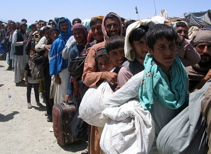 12 тыс. афганских беженцев вернулись на родину из Пакистана