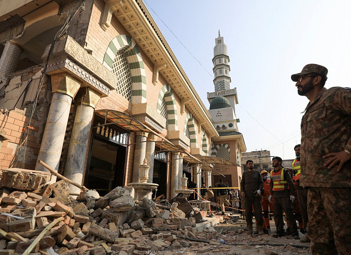 巴基斯坦清真寺自杀式炸弹袭击者伪装成警察