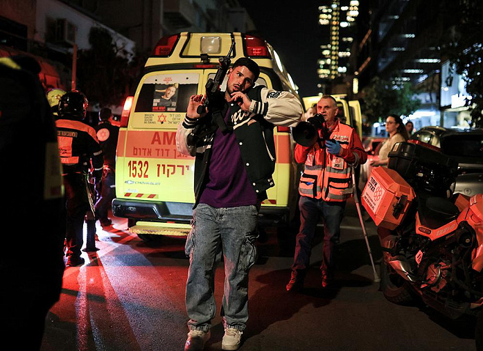 Terrorist attack in Tel Aviv: migrant with a knife attacks people